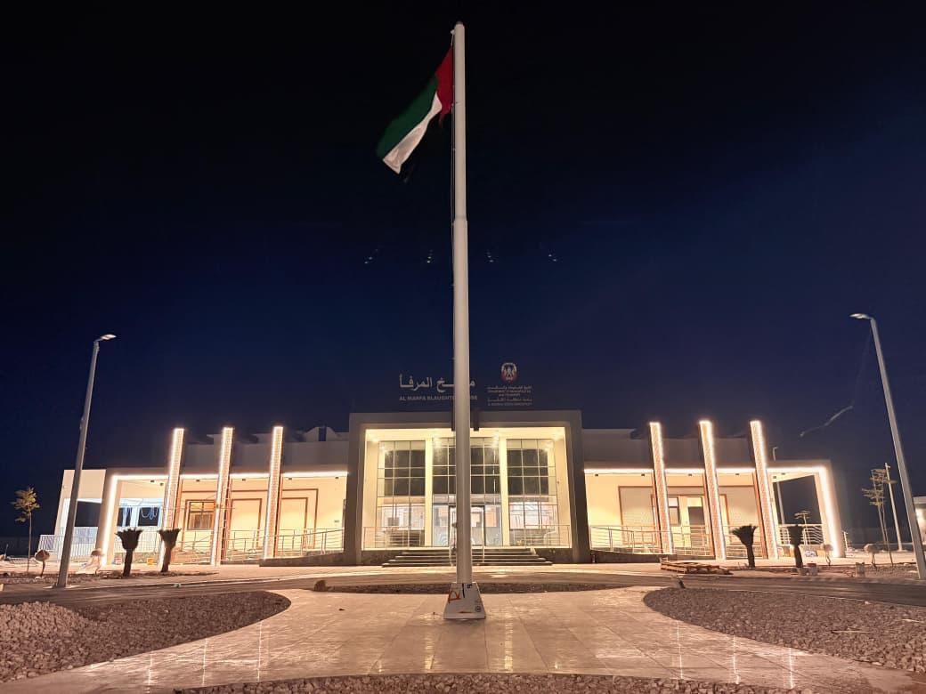 Score Construct main façade with flag
