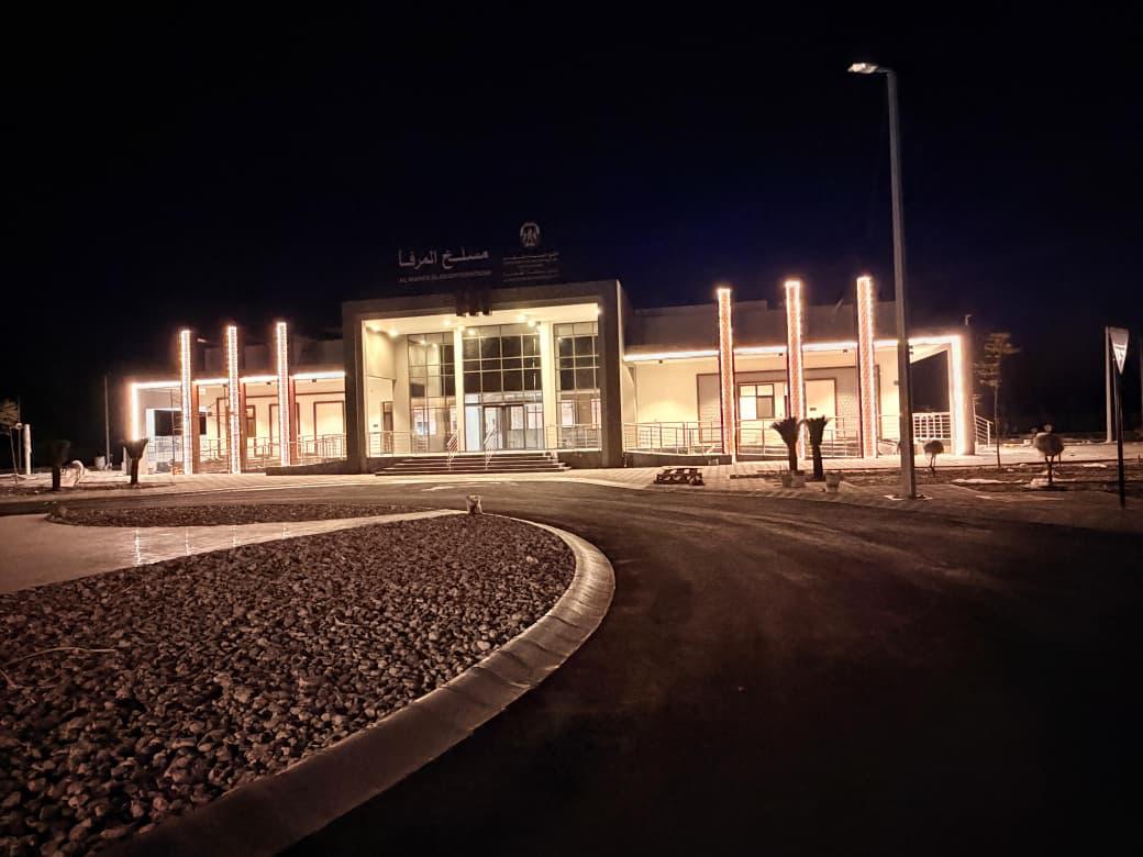 Score Construct main façade at night
